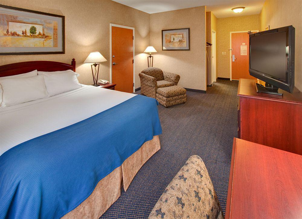 Holiday Inn Express Jamestown By Ihg Экстерьер фото