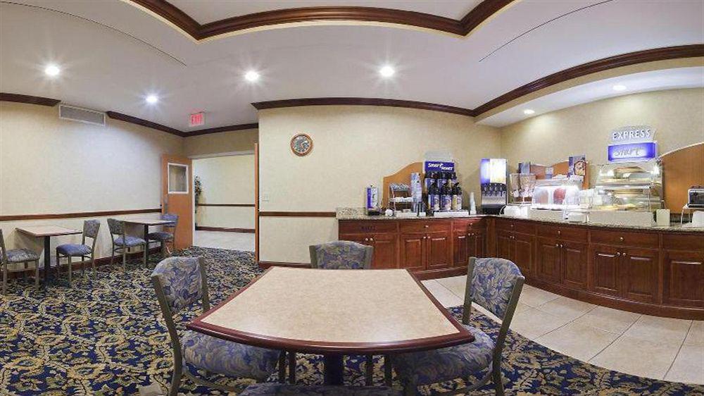 Holiday Inn Express Jamestown By Ihg Экстерьер фото