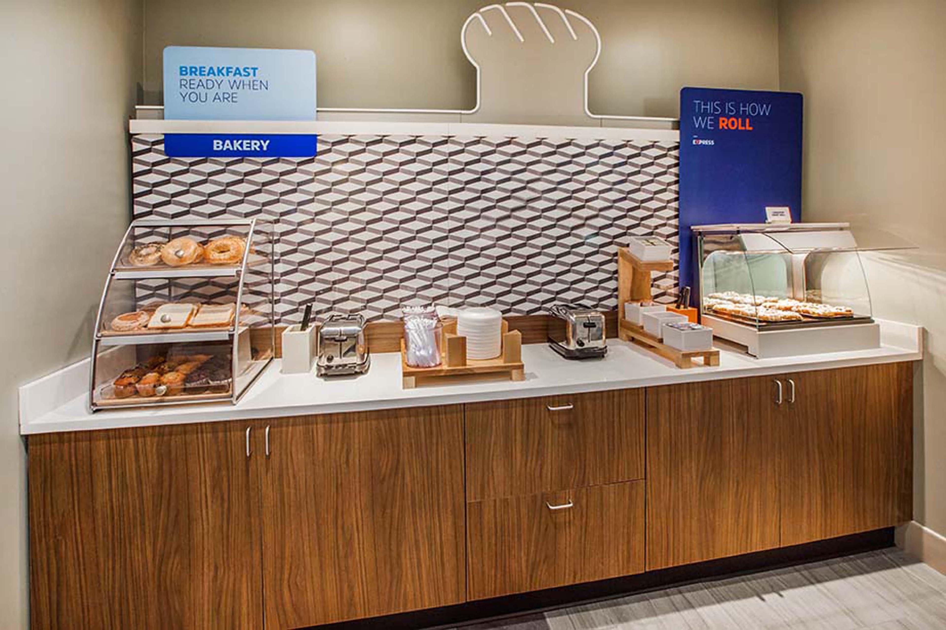 Holiday Inn Express Jamestown By Ihg Экстерьер фото